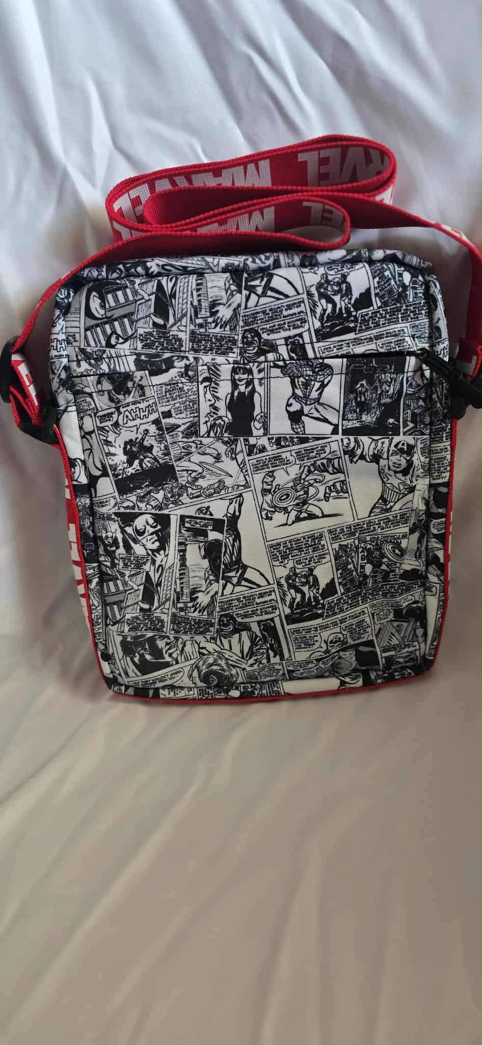 Universal Studios Orlando Marvel Avengers Comics Pattern Crossbody Bag NWOT